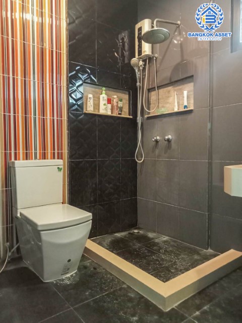 *****บ้านเดี่ยวมือสองย่านกรุงเทพฯ ม.ปัญฐิญา สุวินทวงศ์ เนื้อที่กว้างกว่า 90 ตร.ว. ฟังก์ชัน 3 ห้องนอน 3 ห้องน้ำ ที่จอดรถ 4 คัน บ้านสภาพสวย ต่อเติมครบพร้อมเข้าอยู่ได้ทันที! บนทำเลแห่งการเดินทาง ใกล้รถไฟฟ้าสายสีชมพู "สถานีมีนบุรี" และทางด่วน "ศรีรัช-วงแหวนรอบนอก" จองเลย!